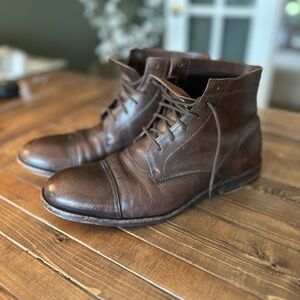 Frye Arden Men’s Lace-Up Leather Chukka Boots